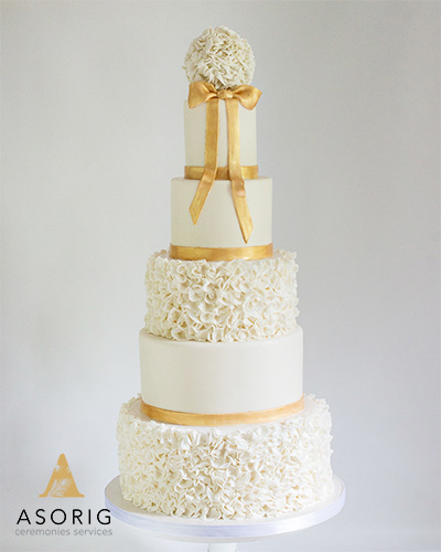 کیک-سفید-طلایی-تشریفات-آسوریگ