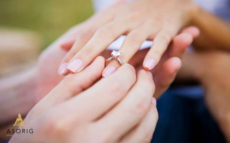 انگشتر-نشان-چیست-تشریفات-عروسی-آسوریگ-min