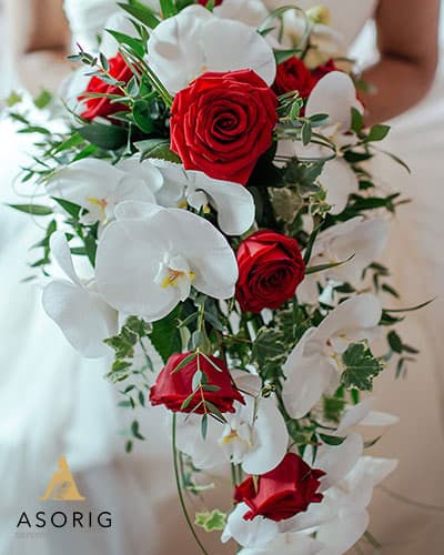 دست-گل-عروسی-گل-ارکیده-گروه-تشریفات-عروسی-آسوریگ