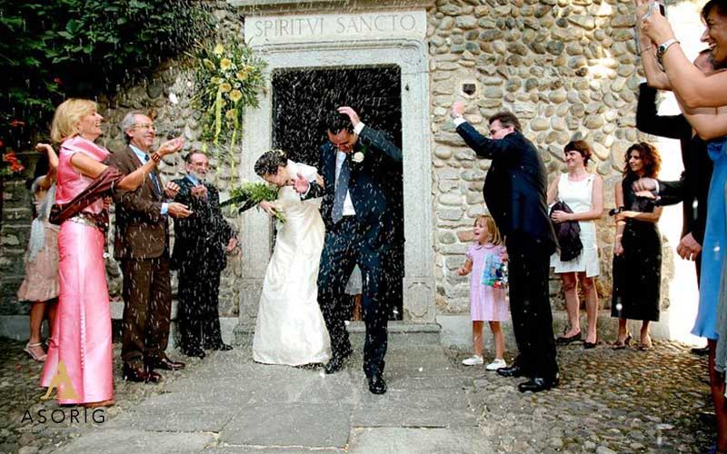 پرتاب-برنج-در-آداب-و-رسوم-ازدواج-در-ایتالیا-تشریفات-عروسی-آسوریگ