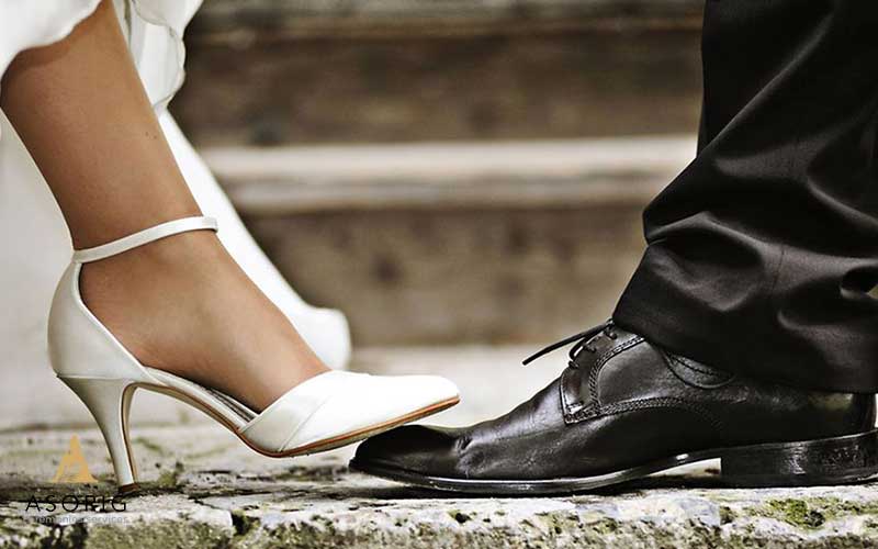 پنهان-کردن-یک-پنی-در-کفش-عروس